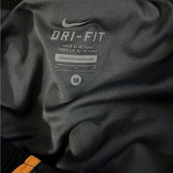 Nike, Womens Shorts running/athletic medium gray elastic waist and drawstring.m - Picture 4 of 9